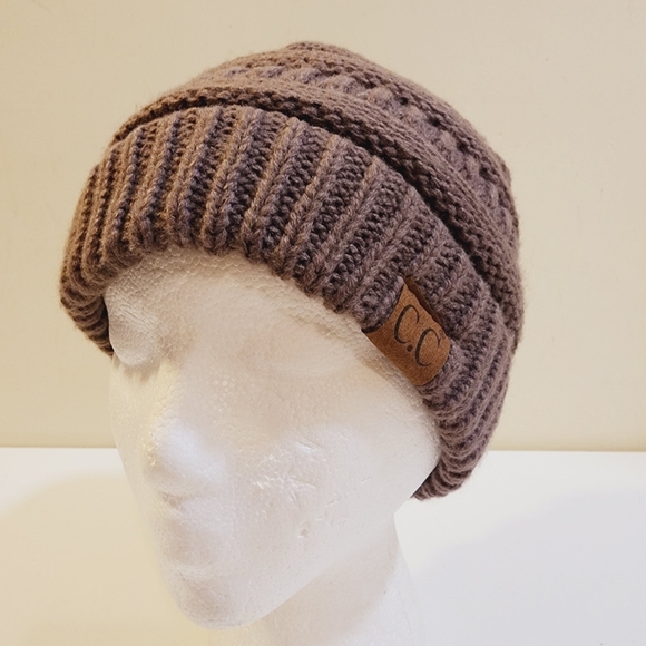 C.C Brown Women's knitted Winter Hat OS - Picture 4 of 9
